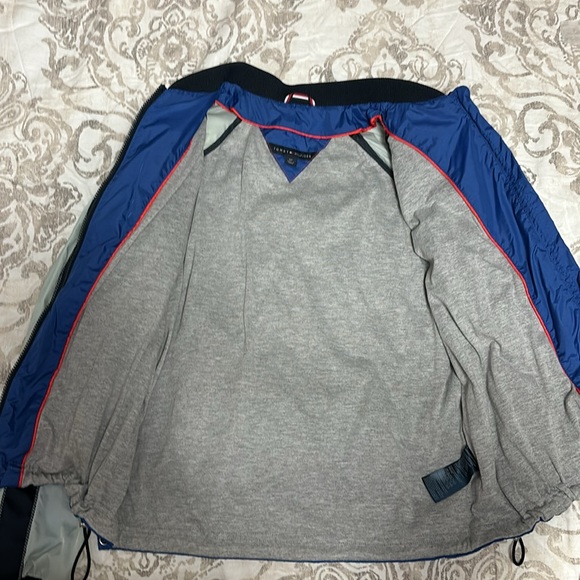 Tommy Hilfiger Blue Windbreaker| Size Small| W Adjustable straps| 💙 - Picture 5 of 8